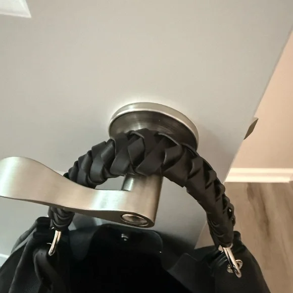 Brand New Louis Vuitton Empreinte Mahina Hobo - NEVER USED! - Picture 5 of 5